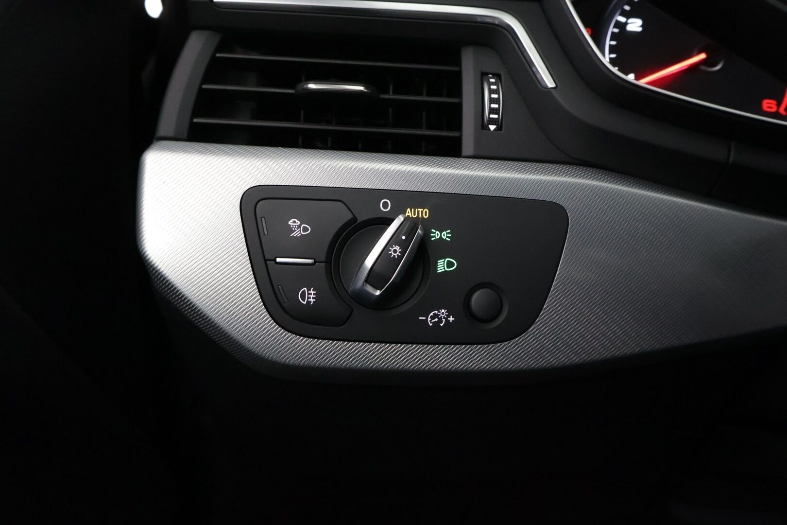 Audi A5 2019 Sportback Business Sport Comfort Edition 40 TDI 140 kW quattro S tronic *Koukku / Webasto / Tutkat / LED / Sähkökontti* - *Suomi-auto / 2x renkaat ja vanteet / Jakohihna vaihdettu 2025* - Osta nyt, maksa vasta ensi vuonna