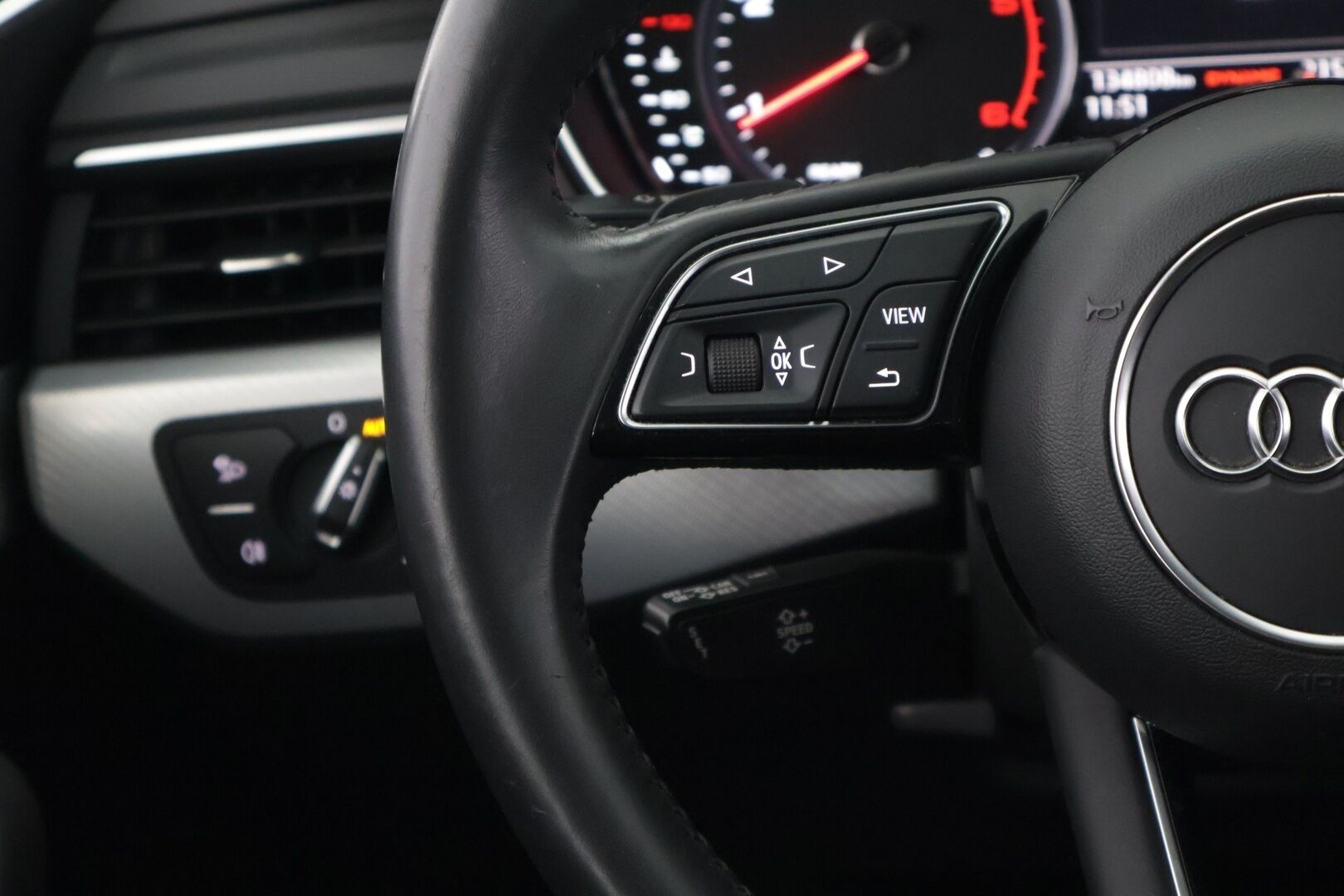 Audi A5 2019 Sportback Business Sport Comfort Edition 40 TDI 140 kW quattro S tronic *Koukku / Webasto / Tutkat / LED / Sähkökontti* - *Suomi-auto / 2x renkaat ja vanteet / Jakohihna vaihdettu 2025* - Osta nyt, maksa vasta ensi vuonna