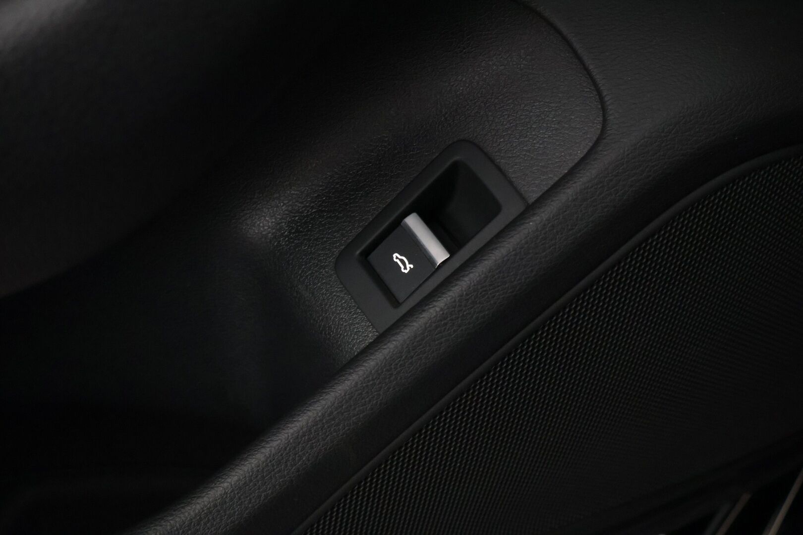 Audi A5 2019 Sportback Business Sport Comfort Edition 40 TDI 140 kW quattro S tronic *Koukku / Webasto / Tutkat / LED / Sähkökontti* - *Suomi-auto / 2x renkaat ja vanteet / Jakohihna vaihdettu 2025* - Osta nyt, maksa vasta ensi vuonna