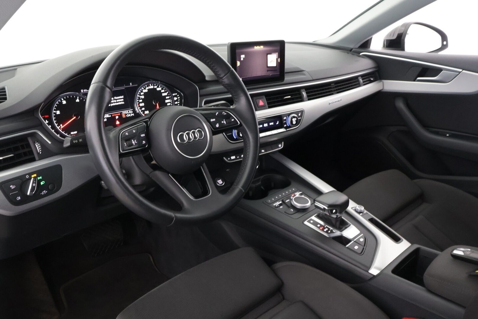 Audi A5 2019 Sportback Business Sport Comfort Edition 40 TDI 140 kW quattro S tronic *Koukku / Webasto / Tutkat / LED / Sähkökontti* - *Suomi-auto / 2x renkaat ja vanteet / Jakohihna vaihdettu 2025* - Osta nyt, maksa vasta ensi vuonna