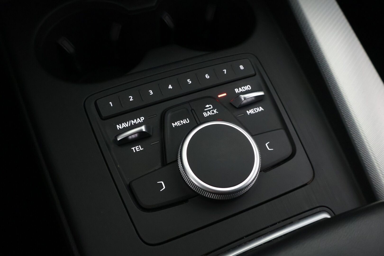 Audi A5 2019 Sportback Business Sport Comfort Edition 40 TDI 140 kW quattro S tronic *Koukku / Webasto / Tutkat / LED / Sähkökontti* - *Suomi-auto / 2x renkaat ja vanteet / Jakohihna vaihdettu 2025* - Osta nyt, maksa vasta ensi vuonna