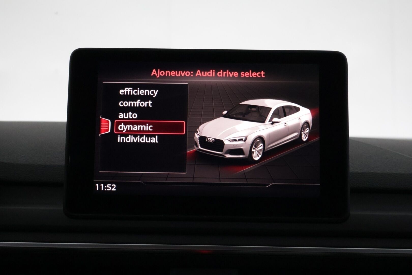 Audi A5 2019 Sportback Business Sport Comfort Edition 40 TDI 140 kW quattro S tronic *Koukku / Webasto / Tutkat / LED / Sähkökontti* - *Suomi-auto / 2x renkaat ja vanteet / Jakohihna vaihdettu 2025* - Osta nyt, maksa vasta ensi vuonna