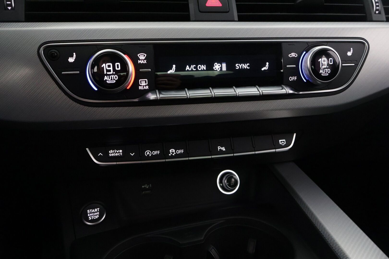 Audi A5 2019 Sportback Business Sport Comfort Edition 40 TDI 140 kW quattro S tronic *Koukku / Webasto / Tutkat / LED / Sähkökontti* - *Suomi-auto / 2x renkaat ja vanteet / Jakohihna vaihdettu 2025*