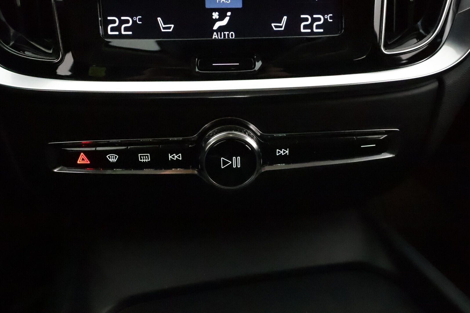 Volvo V60 2019 D3 Business aut **Webasto / P.Tutkat / LED-valot / Navi / Kaistavahti / KeylessGO** - 1-om Suomi-auto / Kahdet Renkaat