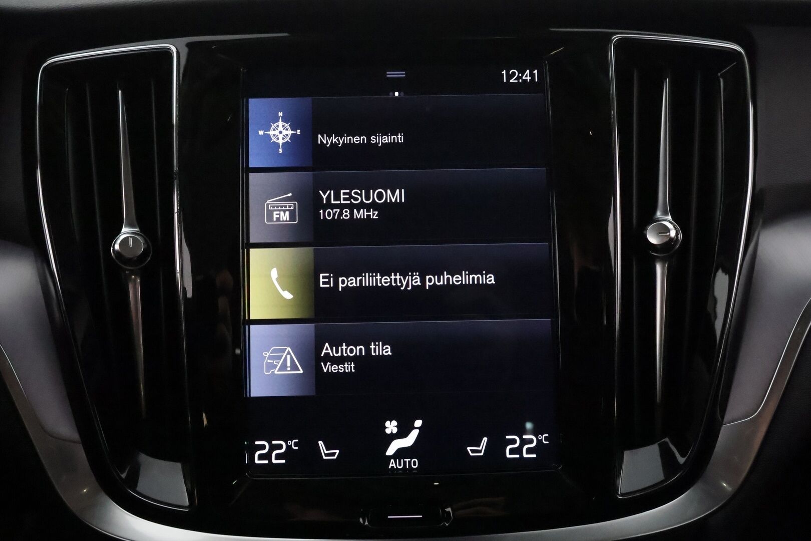 Volvo V60 2019 D3 Business aut **Webasto / P.Tutkat / LED-valot / Navi / Kaistavahti / KeylessGO** - 1-om Suomi-auto / Kahdet Renkaat