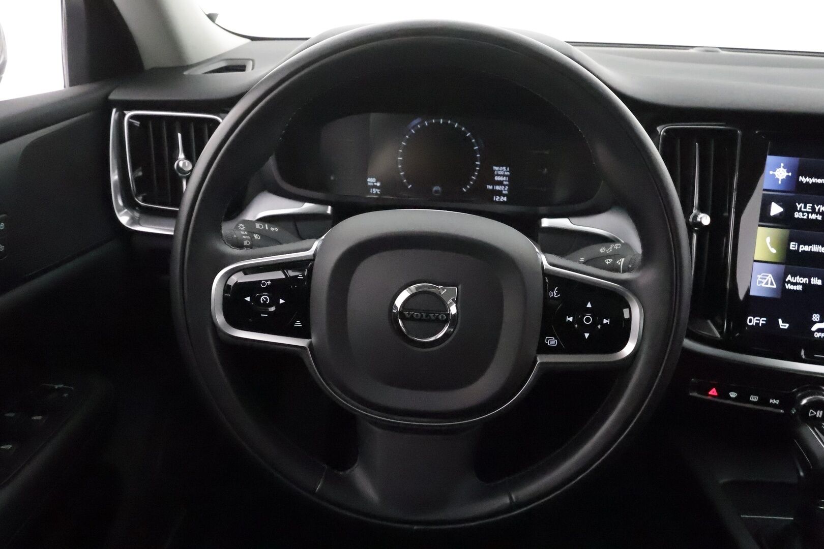 Volvo V60 2019 D3 Business aut **Webasto / P.Tutkat / LED-valot / Navi / Kaistavahti / KeylessGO** - 1-om Suomi-auto / Kahdet Renkaat