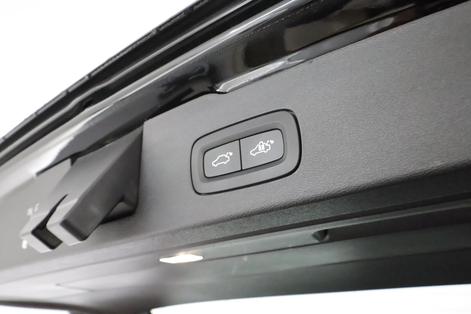 Volvo V60 2019 D3 Business aut **Webasto / P.Tutkat / LED-valot / Navi / Kaistavahti / KeylessGO** - 1-om Suomi-auto / Kahdet Renkaat