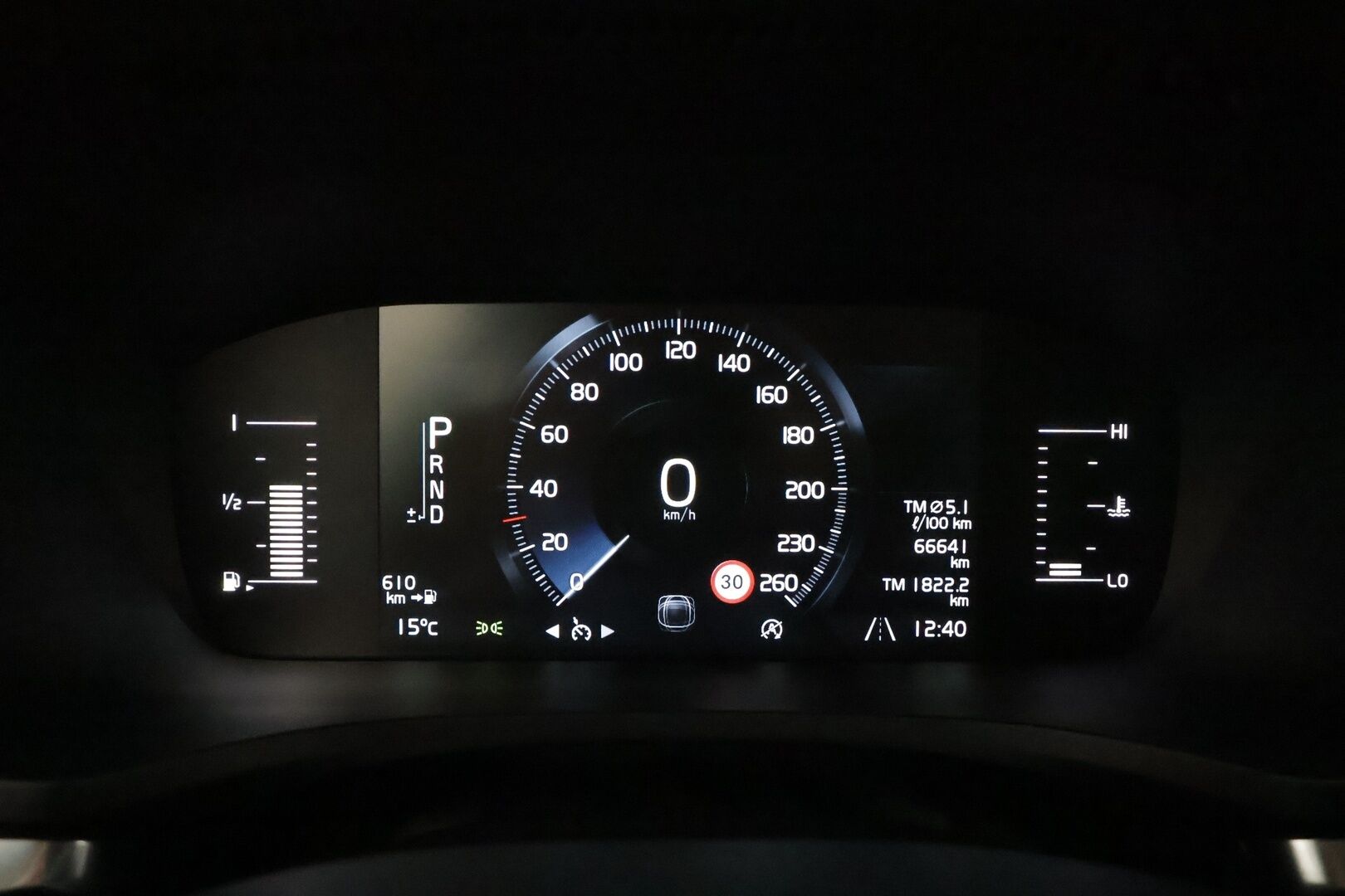 Volvo V60 2019 D3 Business aut **Webasto / P.Tutkat / LED-valot / Navi / Kaistavahti / KeylessGO** - 1-om Suomi-auto / Kahdet Renkaat