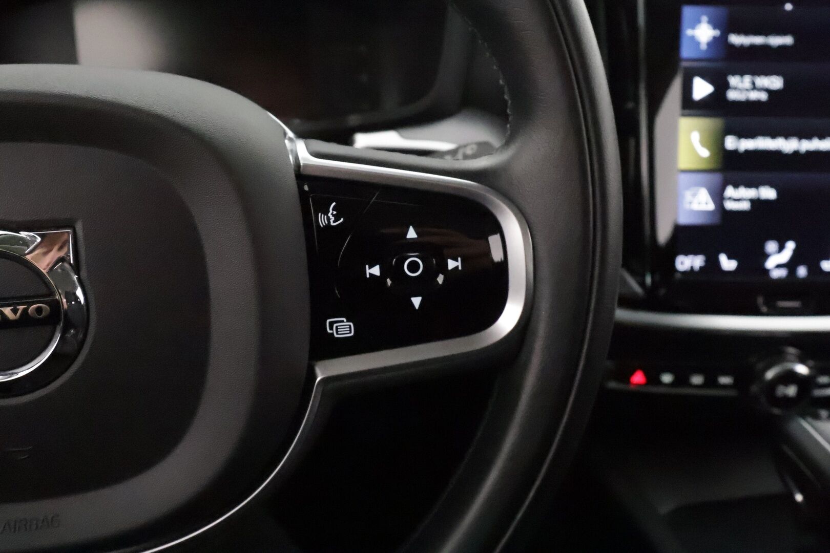 Volvo V60 2019 D3 Business aut **Webasto / P.Tutkat / LED-valot / Navi / Kaistavahti / KeylessGO** - 1-om Suomi-auto / Kahdet Renkaat