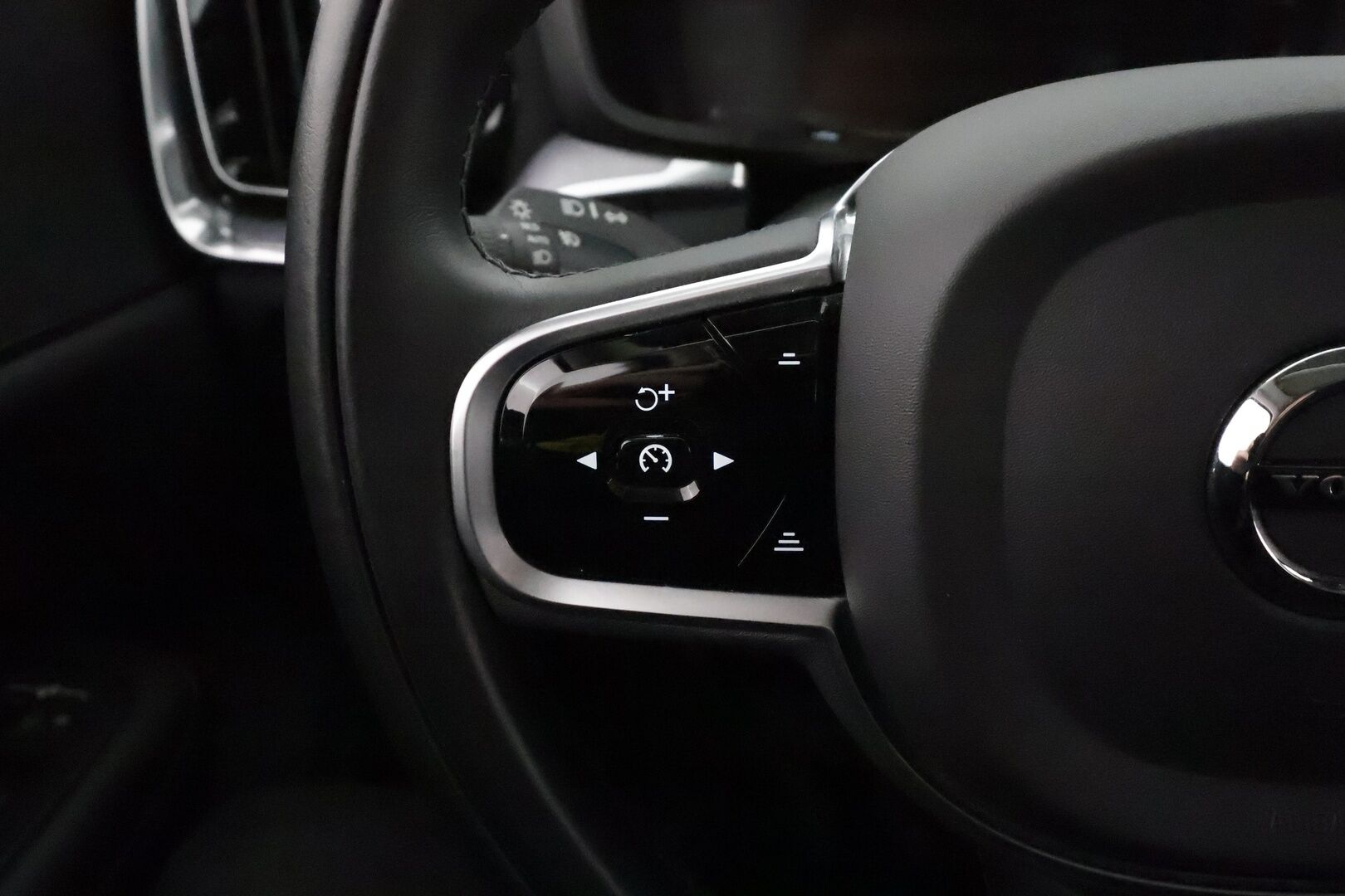 Volvo V60 2019 D3 Business aut **Webasto / P.Tutkat / LED-valot / Navi / Kaistavahti / KeylessGO** - 1-om Suomi-auto / Kahdet Renkaat