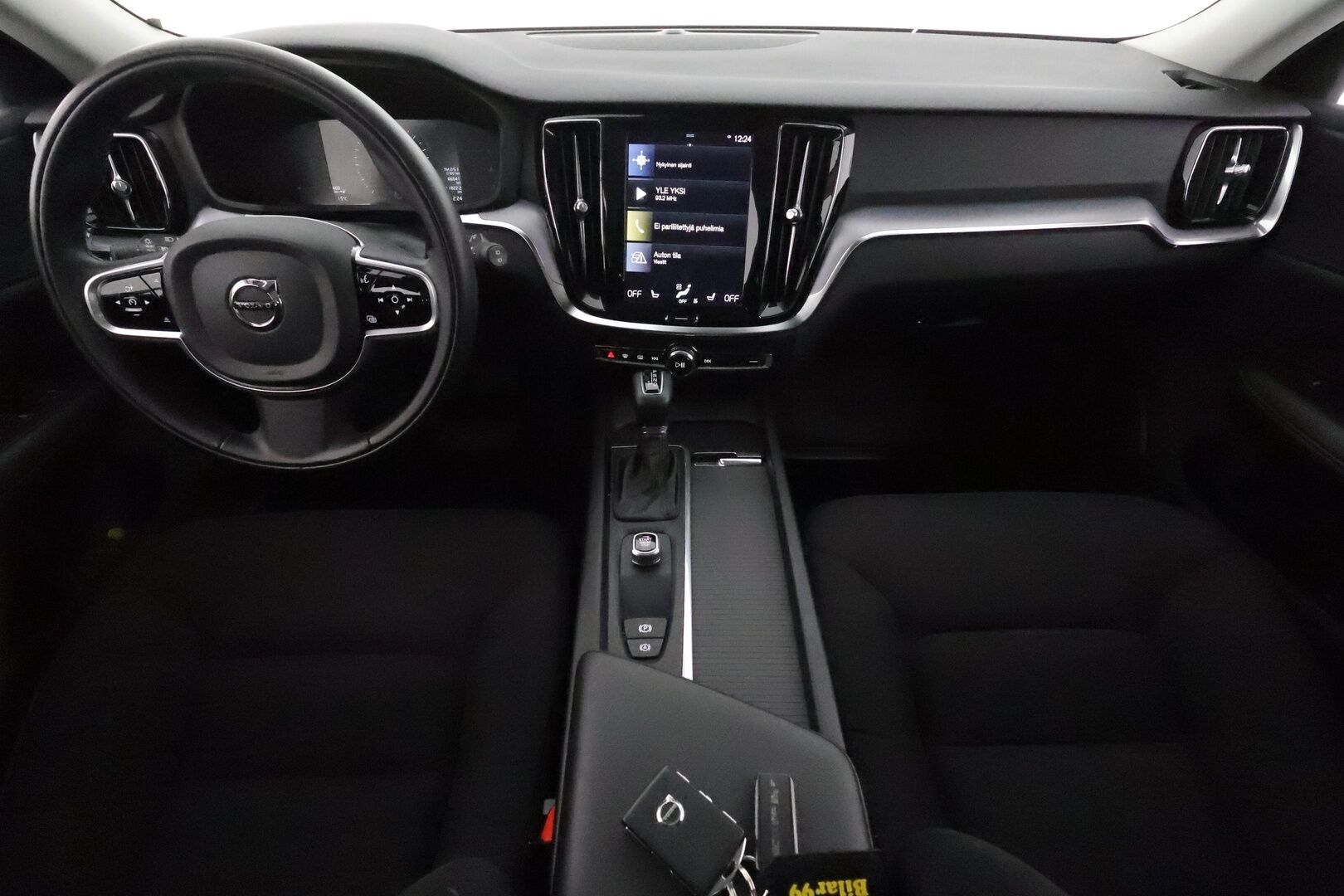 Volvo V60 2019 D3 Business aut **Webasto / P.Tutkat / LED-valot / Navi / Kaistavahti / KeylessGO** - 1-om Suomi-auto / Kahdet Renkaat