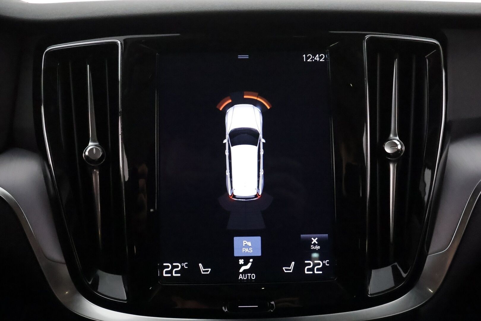 Volvo V60 2019 D3 Business aut **Webasto / P.Tutkat / LED-valot / Navi / Kaistavahti / KeylessGO** - 1-om Suomi-auto / Kahdet Renkaat