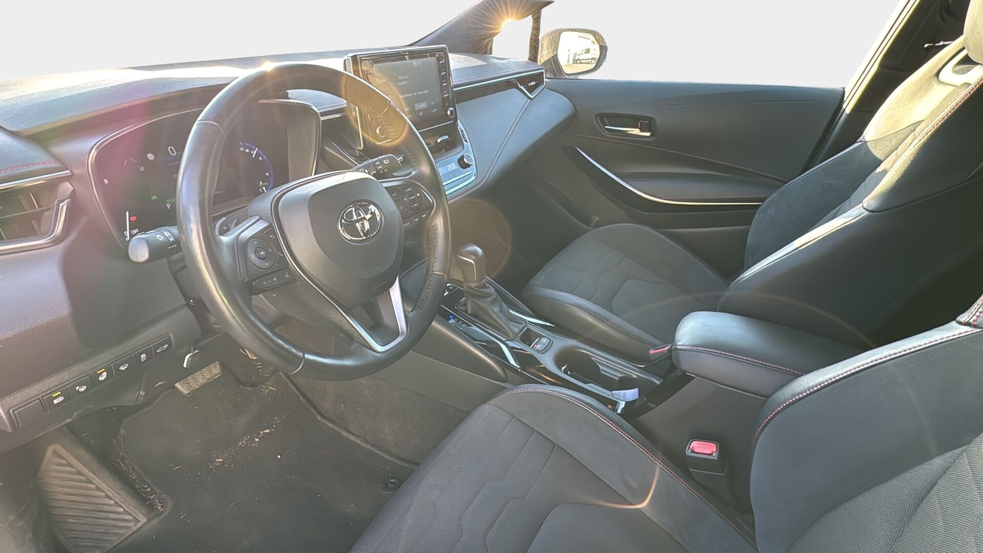 Toyota Corolla 2019 Touring Sports 2,0 Hybrid Style / Webasto / Adapt. vak / Vetokoukku / P-Kamera / Keyless / LED / Apple&Android - Huippuvarusteet! / Merkkihuollettu Suomi-Auto - HULLUT AVAJAISHULINAT KORKOTARJOUS 3,29 %