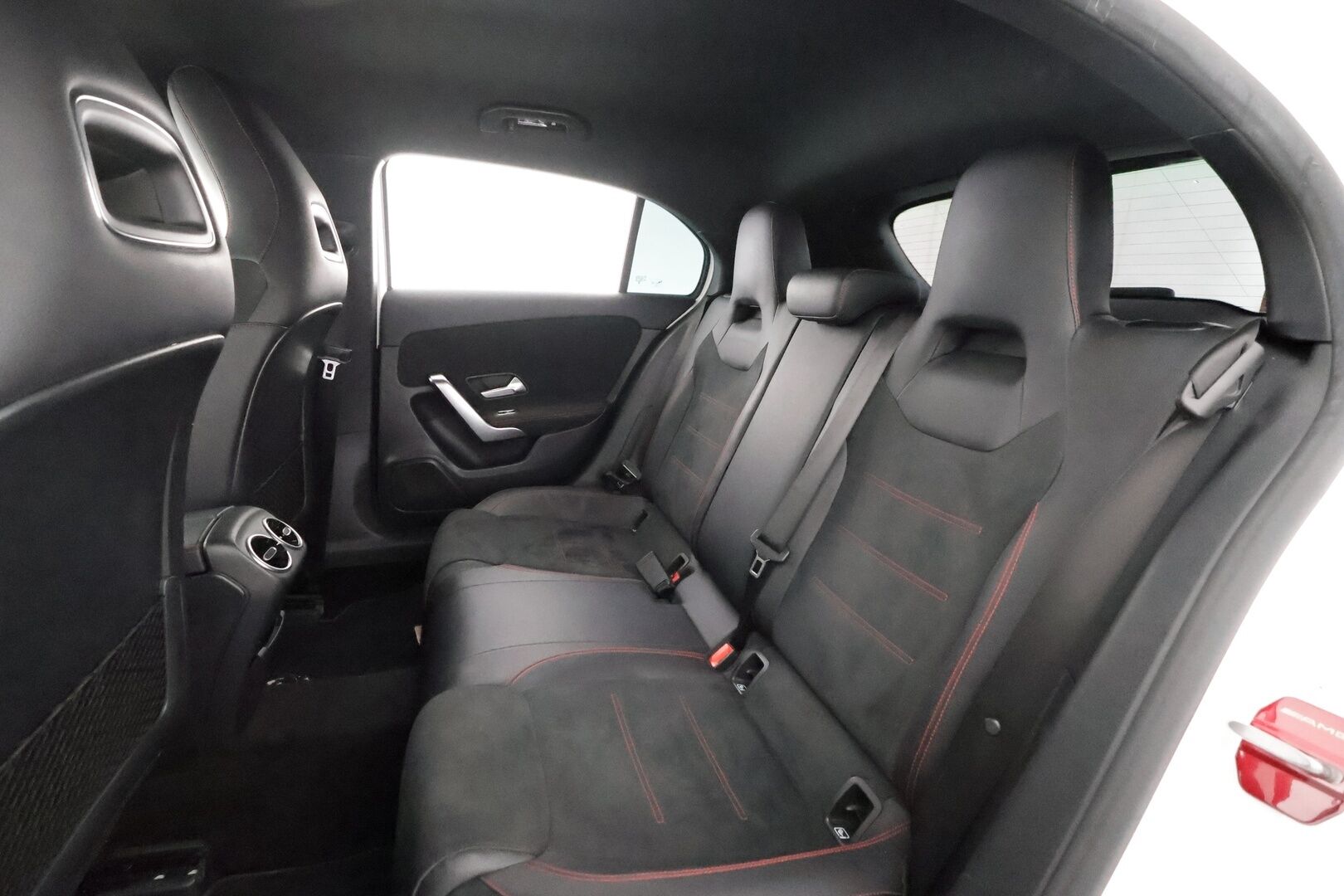Mercedes-Benz A 2019 180 A Business AMG - | Sporttipenkit | Nahka-alcantara | P.kamera | Navi | LED | Lane Assist | Act. Brake Assist | Dynamic select | Lohko+sisähaara | 2x renkaat aluin | 