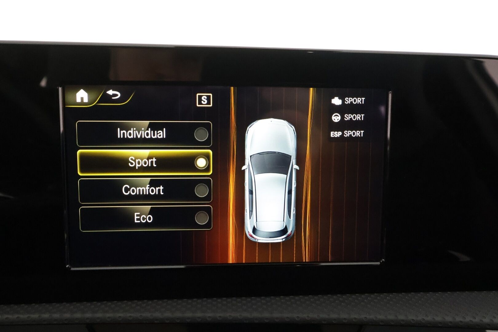 Mercedes-Benz A 2019 180 A Business AMG - | Sporttipenkit | Nahka-alcantara | P.kamera | Navi | LED | Lane Assist | Act. Brake Assist | Dynamic select | Lohko+sisähaara | 2x renkaat aluin | 