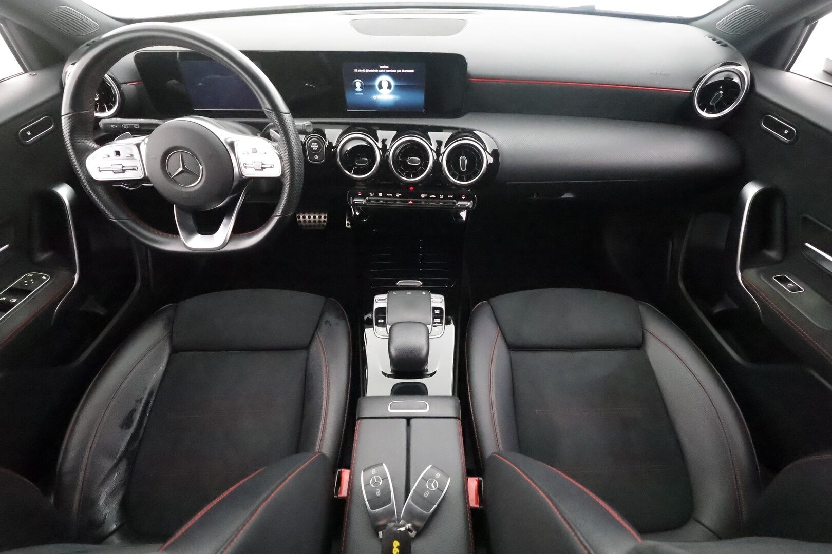 Mercedes-Benz A 2019 180 A Business AMG - | Sporttipenkit | Nahka-alcantara | P.kamera | Navi | LED | Lane Assist | Act. Brake Assist | Dynamic select | Lohko+sisähaara | 2x renkaat aluin | 