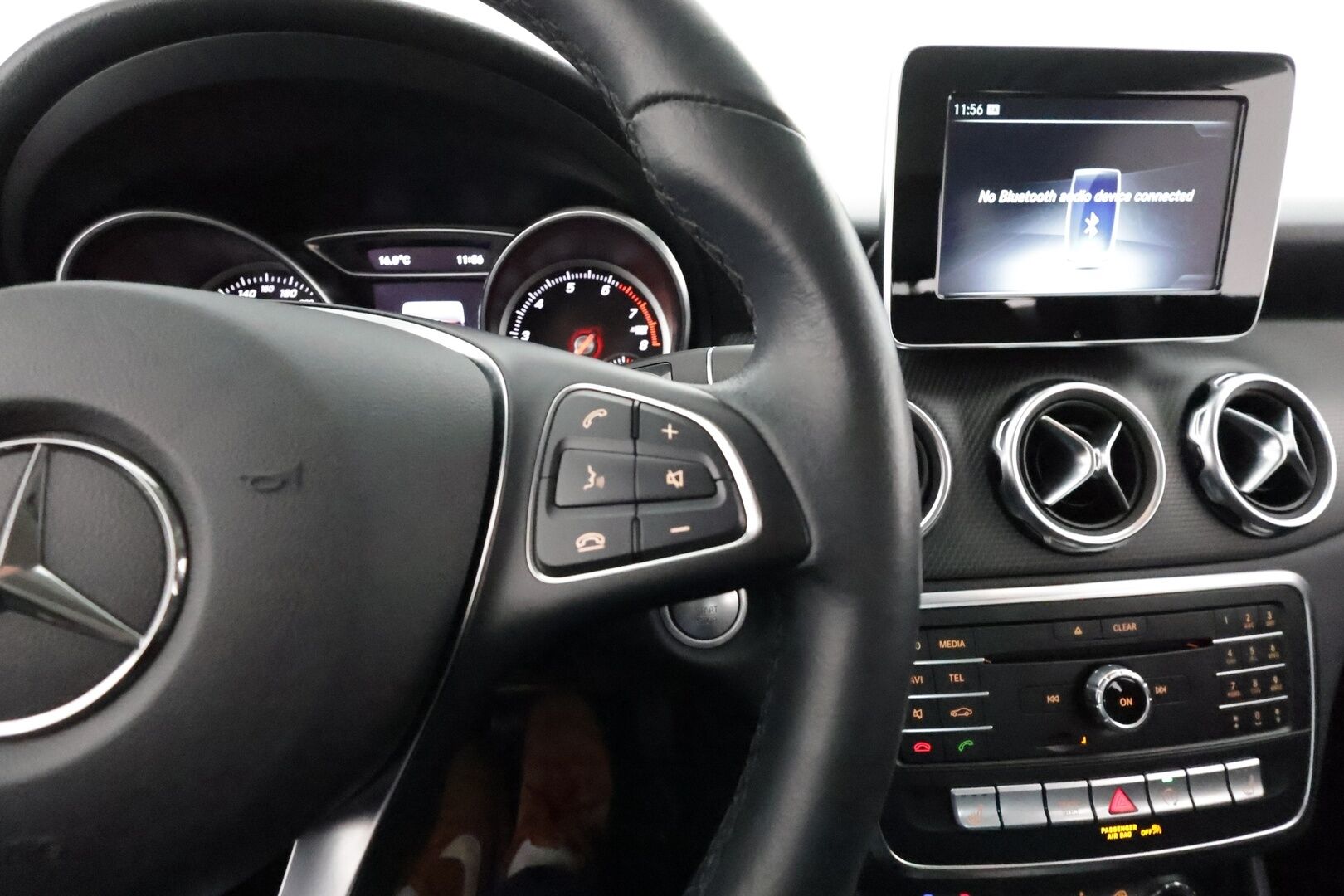 Mercedes-Benz GLA 2019 180 A Premium Business **1.Om Suomi-auto / Webasto / LED-High Performance / P. Kamera / Sporttipenkit / 2x Renkaat**
