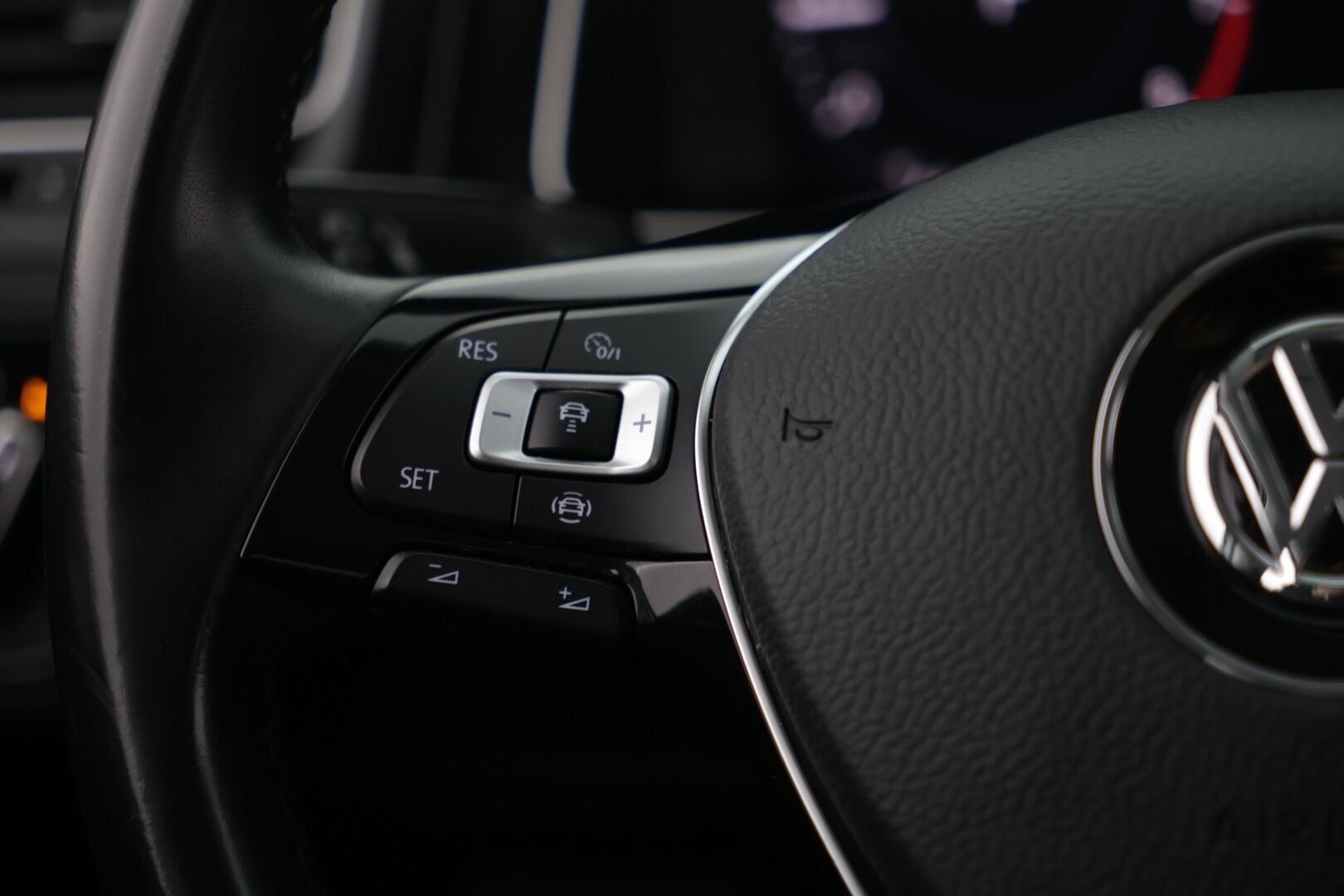 Volkswagen Golf 2019 Highline Limited 1,0 TSI 85 kW (115 hv) DSG-automaatti / Webasto / Adapt. Vakkari / P-kamera / KeylessGo / Apple&Android - 2-om. Suomi-auto / 2x aluvanteet / Huippurenkaat!