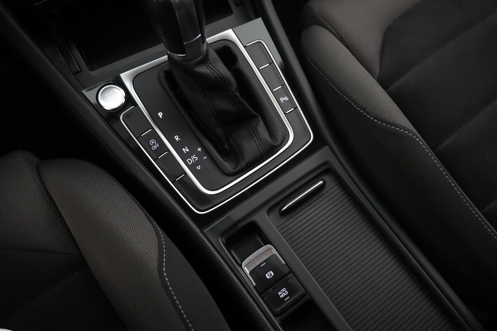 Volkswagen Golf 2019 Highline Limited 1,0 TSI 85 kW (115 hv) DSG-automaatti / Webasto / Adapt. Vakkari / P-kamera / KeylessGo / Apple&Android - 2-om. Suomi-auto / 2x aluvanteet / Huippurenkaat!