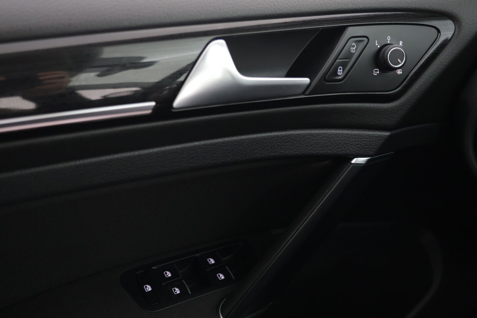 Volkswagen Golf 2019 Highline Limited 1,0 TSI 85 kW (115 hv) DSG-automaatti / Webasto / Adapt. Vakkari / P-kamera / KeylessGo / Apple&Android - 2-om. Suomi-auto / 2x aluvanteet / Huippurenkaat!