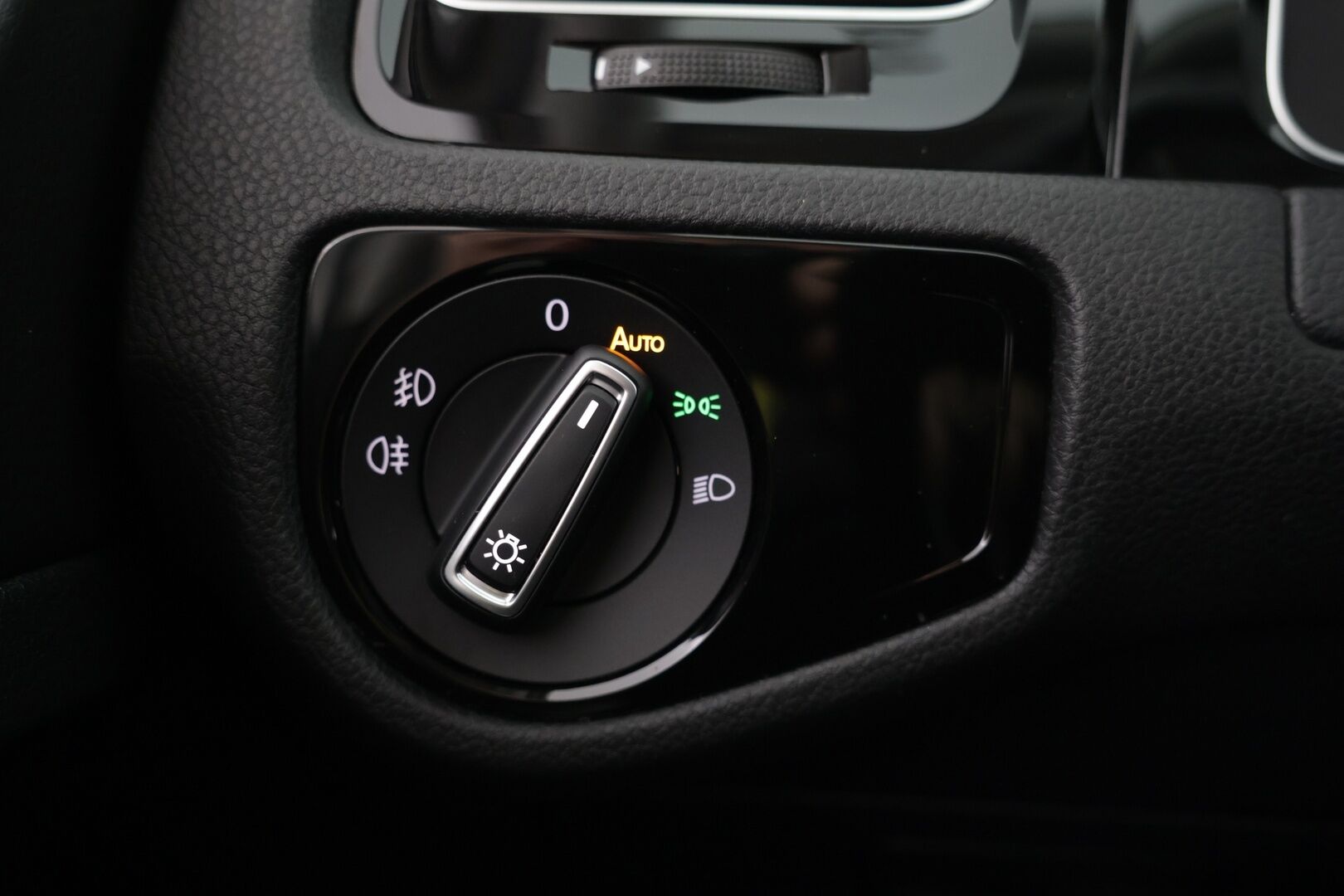 Volkswagen Golf 2019 Highline Limited 1,0 TSI 85 kW (115 hv) DSG-automaatti / Webasto / Adapt. Vakkari / P-kamera / KeylessGo / Apple&Android - 2-om. Suomi-auto / 2x aluvanteet / Huippurenkaat!