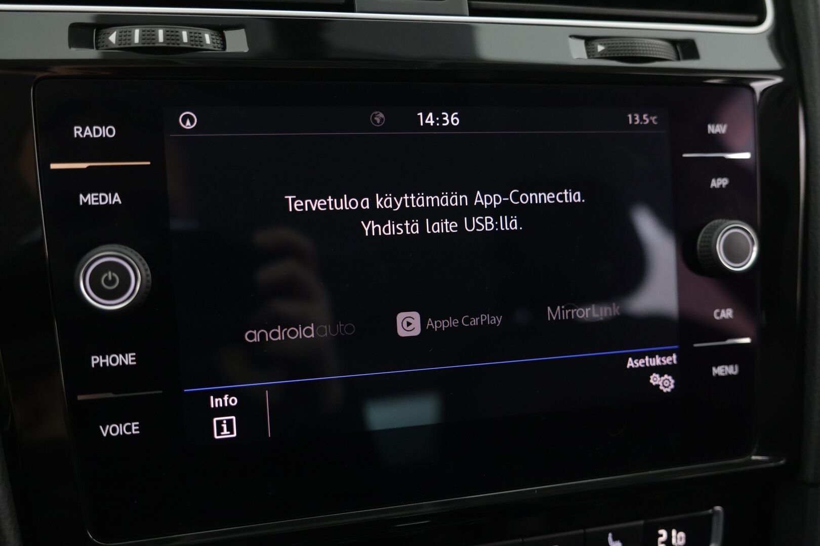 Volkswagen Golf 2019 Highline Limited 1,0 TSI 85 kW (115 hv) DSG-automaatti / Webasto / Adapt. Vakkari / P-kamera / KeylessGo / Apple&Android - 2-om. Suomi-auto / 2x aluvanteet / Huippurenkaat!