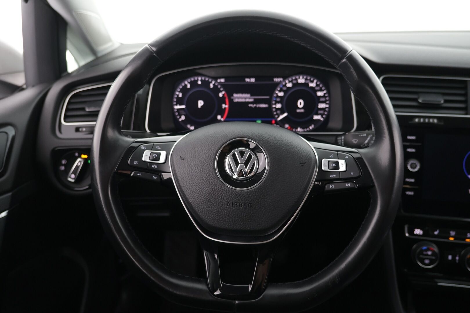 Volkswagen Golf 2019 Highline Limited 1,0 TSI 85 kW (115 hv) DSG-automaatti / Webasto / Adapt. Vakkari / P-kamera / KeylessGo / Apple&Android - 2-om. Suomi-auto / 2x aluvanteet / Huippurenkaat!
