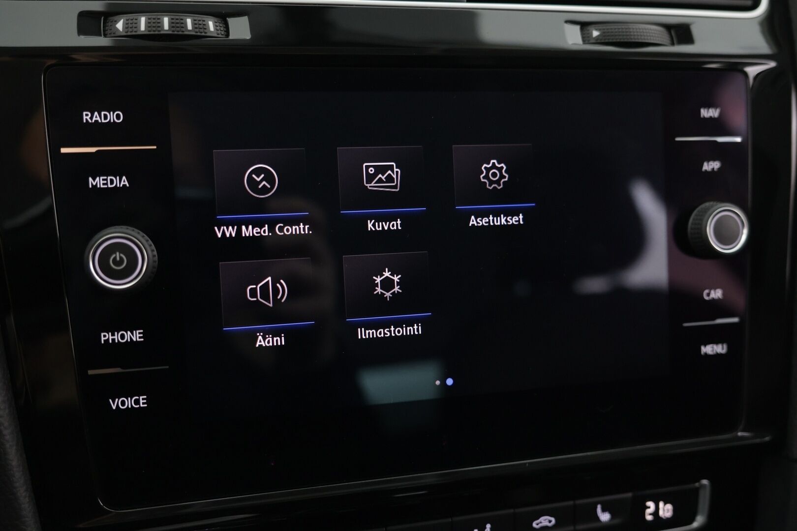 Volkswagen Golf 2019 Highline Limited 1,0 TSI 85 kW (115 hv) DSG-automaatti / Webasto / Adapt. Vakkari / P-kamera / KeylessGo / Apple&Android - 2-om. Suomi-auto / 2x aluvanteet / Huippurenkaat!