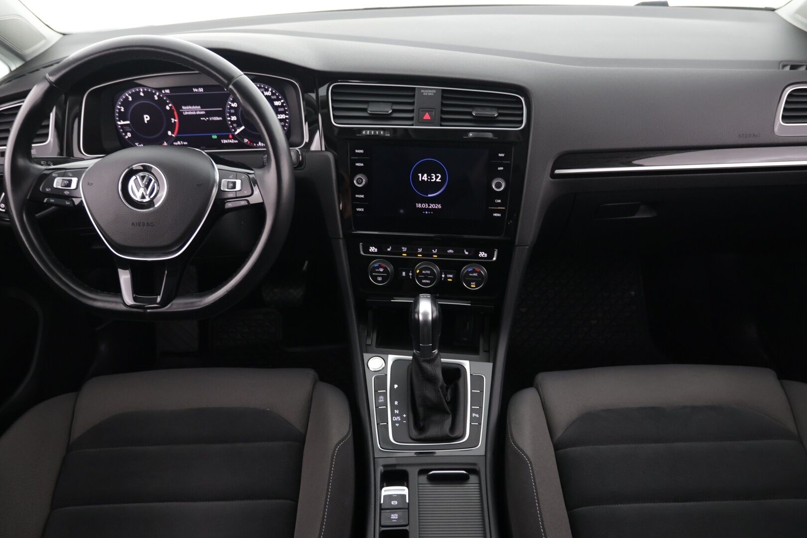 Volkswagen Golf 2019 Highline Limited 1,0 TSI 85 kW (115 hv) DSG-automaatti / Webasto / Adapt. Vakkari / P-kamera / KeylessGo / Apple&Android - 2-om. Suomi-auto / 2x aluvanteet / Huippurenkaat!