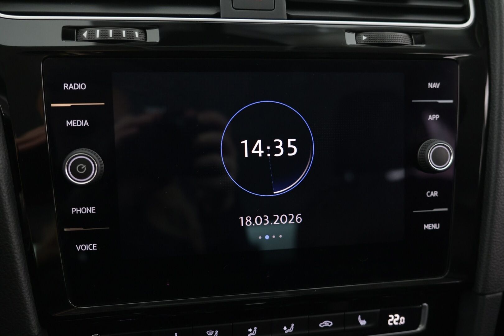 Volkswagen Golf 2019 Highline Limited 1,0 TSI 85 kW (115 hv) DSG-automaatti / Webasto / Adapt. Vakkari / P-kamera / KeylessGo / Apple&Android - 2-om. Suomi-auto / 2x aluvanteet / Huippurenkaat!