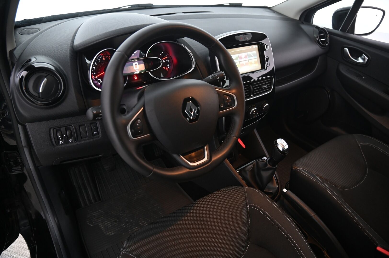 Renault Clio 2019 TCe 90 Fête - Bass Reflex | Koukku | Vakionopeudensäädin | 2x Renkaat&Vanteet | 1- Omisteinen | Suomi-auto | Bluetooth | 2x Avain 