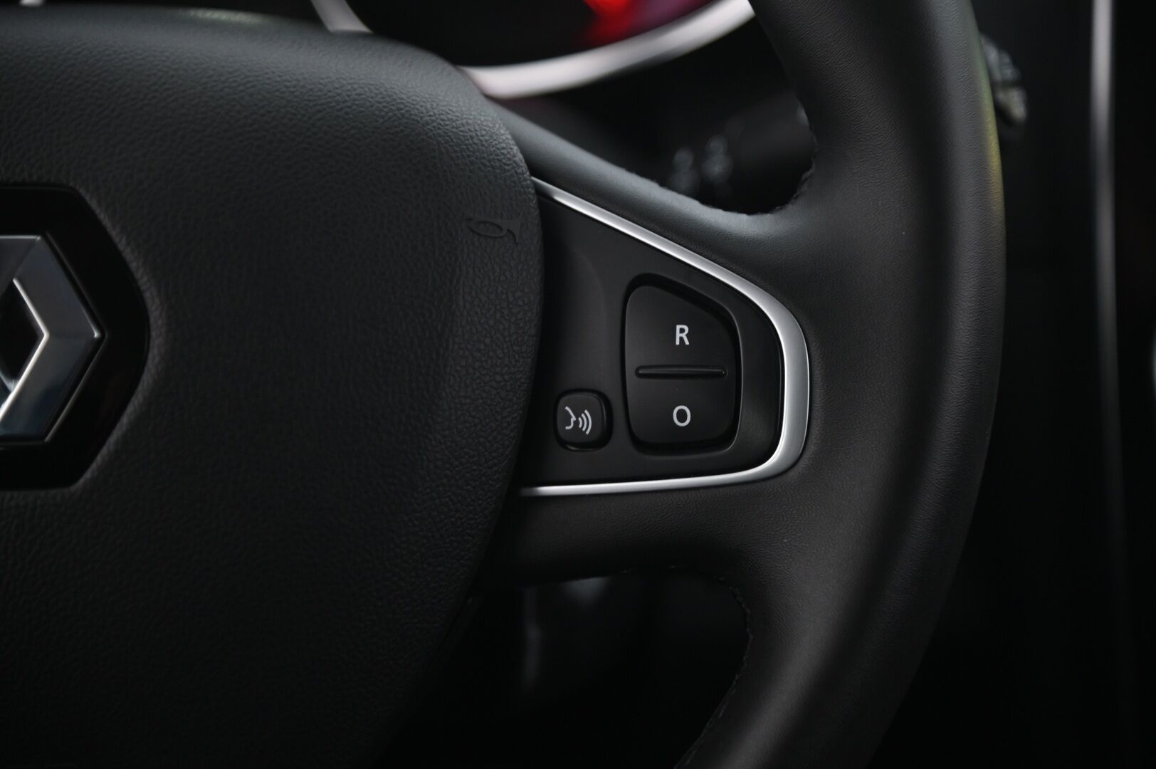 Renault Clio 2019 TCe 90 Fête - Bass Reflex | Koukku | Vakionopeudensäädin | 2x Renkaat&Vanteet | 1- Omisteinen | Suomi-auto | Bluetooth | 2x Avain 