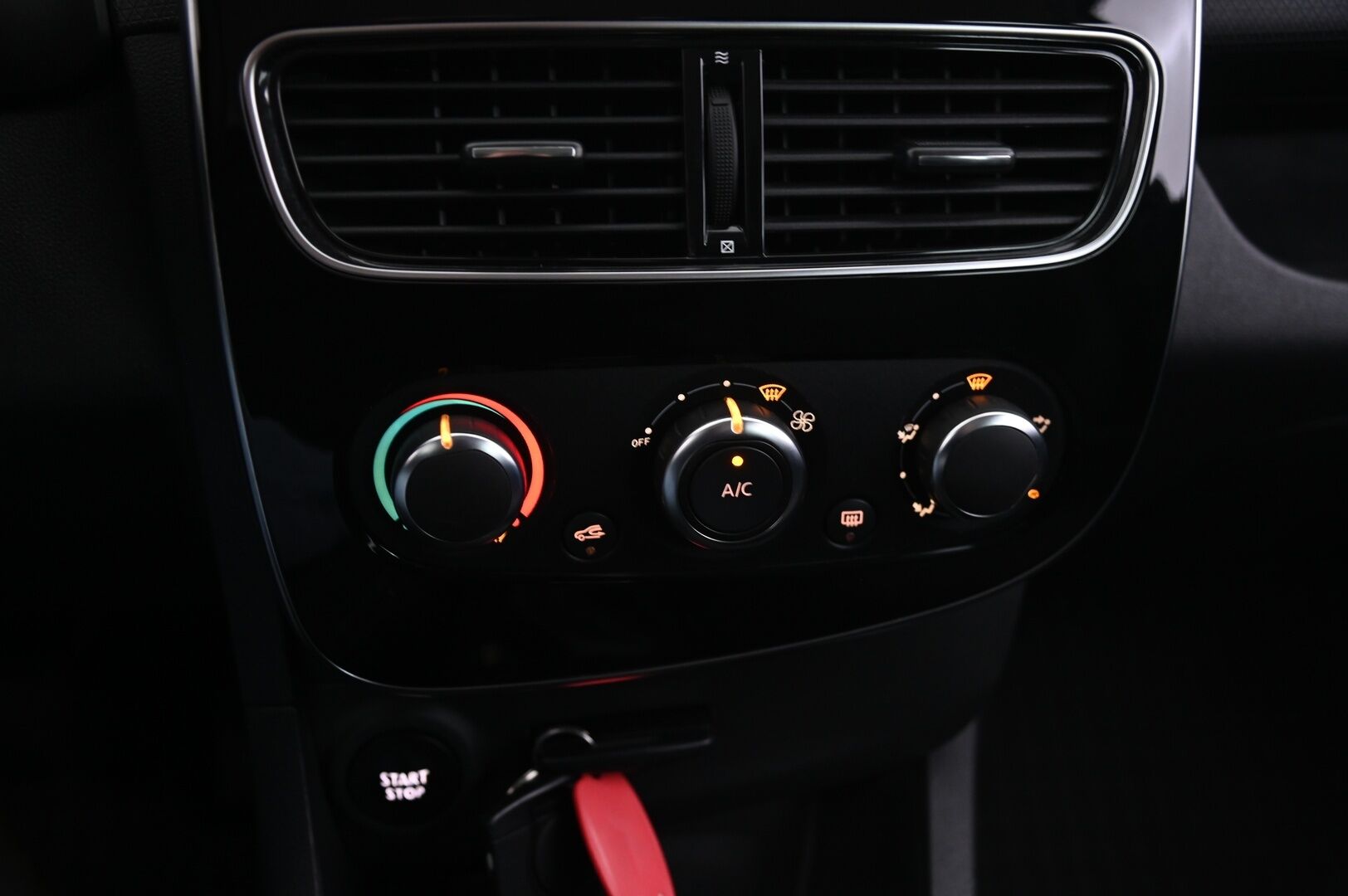 Renault Clio 2019 TCe 90 Fête - Bass Reflex | Koukku | Vakionopeudensäädin | 2x Renkaat&Vanteet | 1- Omisteinen | Suomi-auto | Bluetooth | 2x Avain 