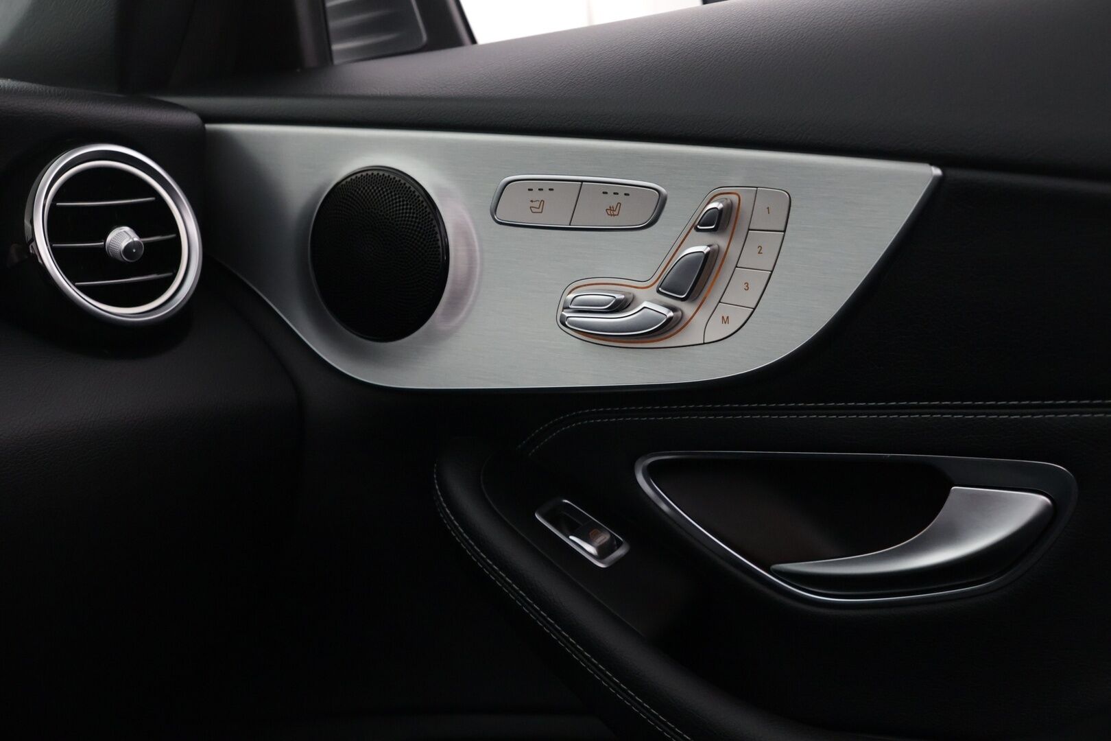 Mercedes-Benz C 2017 200 Cabriolet AMG - | AMG-Styling | Air-Scarf | Mustat nahat muisteilla | Vakkari | P-Kamera | 