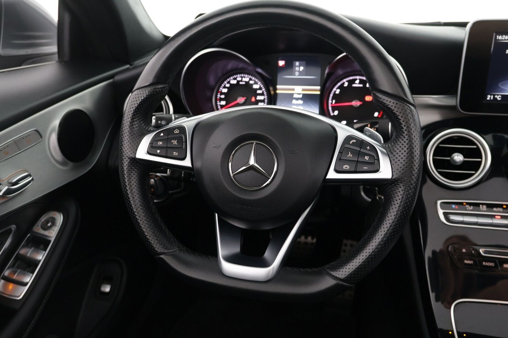 Mercedes-Benz C 2017 200 Cabriolet AMG - | AMG-Styling | Air-Scarf | Mustat nahat muisteilla | Vakkari | P-Kamera | 