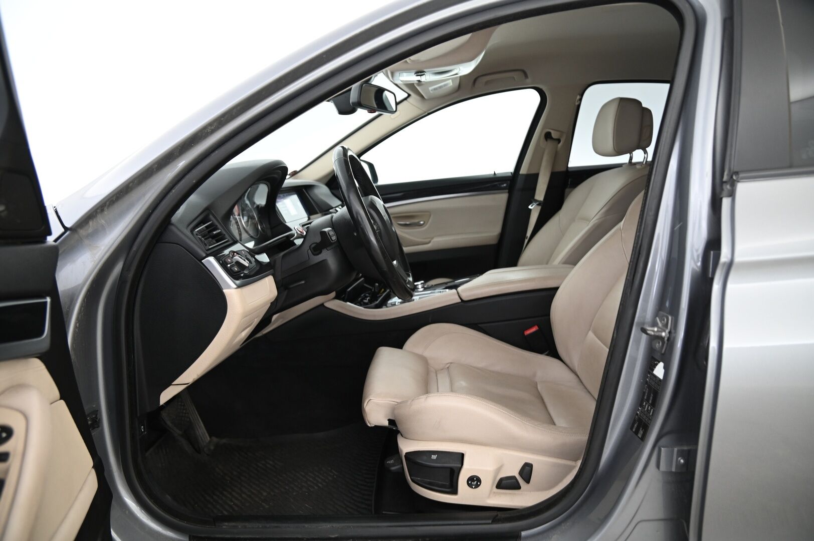 BMW 523 2010 3.0 A F10 Sedan  *Myydään Huutokaupat.com*