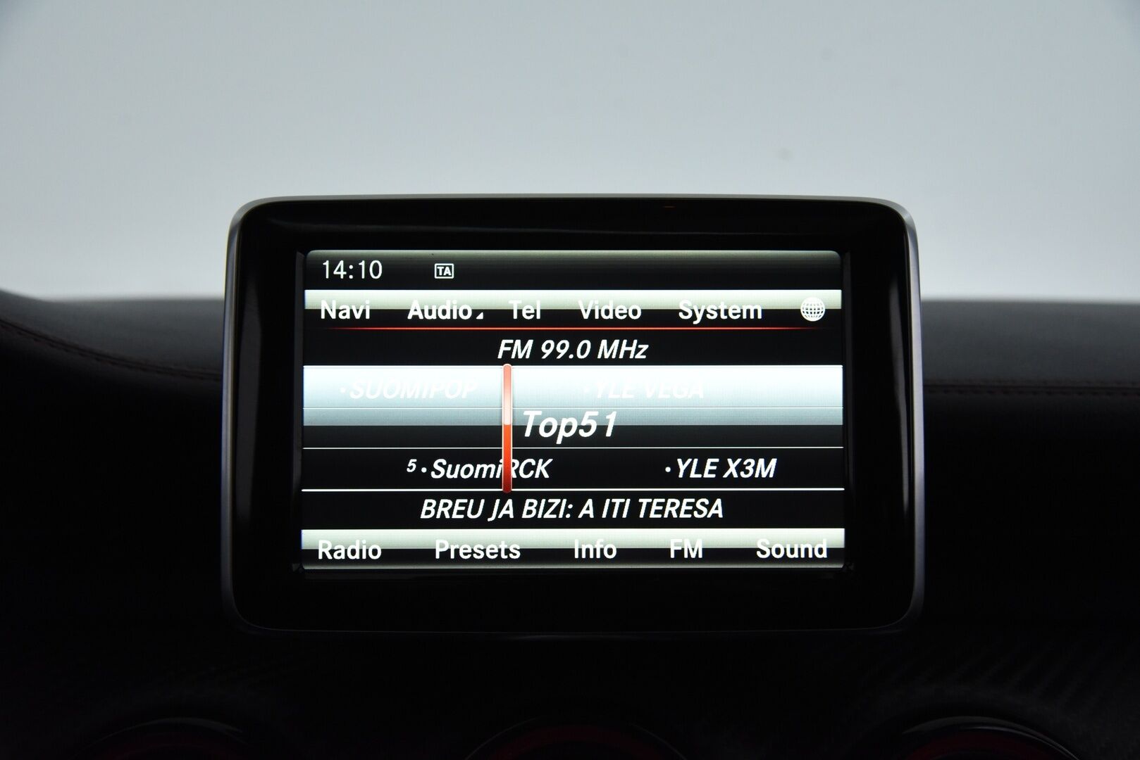 Mercedes-Benz A 2013 250 Sport A Premium Business AMG / Panorama / Harman/Kardon / Nahat / Comand / Bi-Xenon / Vakkari / - Jakoketju vaihdettu! / Punaiset vyöt / Night package /