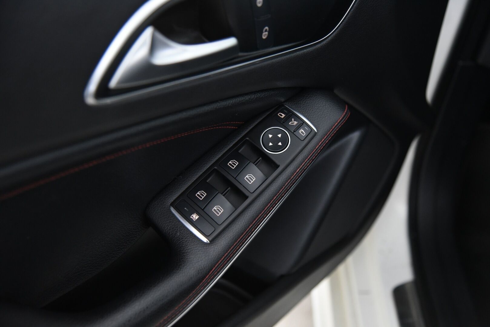 Mercedes-Benz A 2013 250 Sport A Premium Business AMG / Panorama / Harman/Kardon / Nahat / Comand / Bi-Xenon / Vakkari / - Jakoketju vaihdettu! / Punaiset vyöt / Night package /