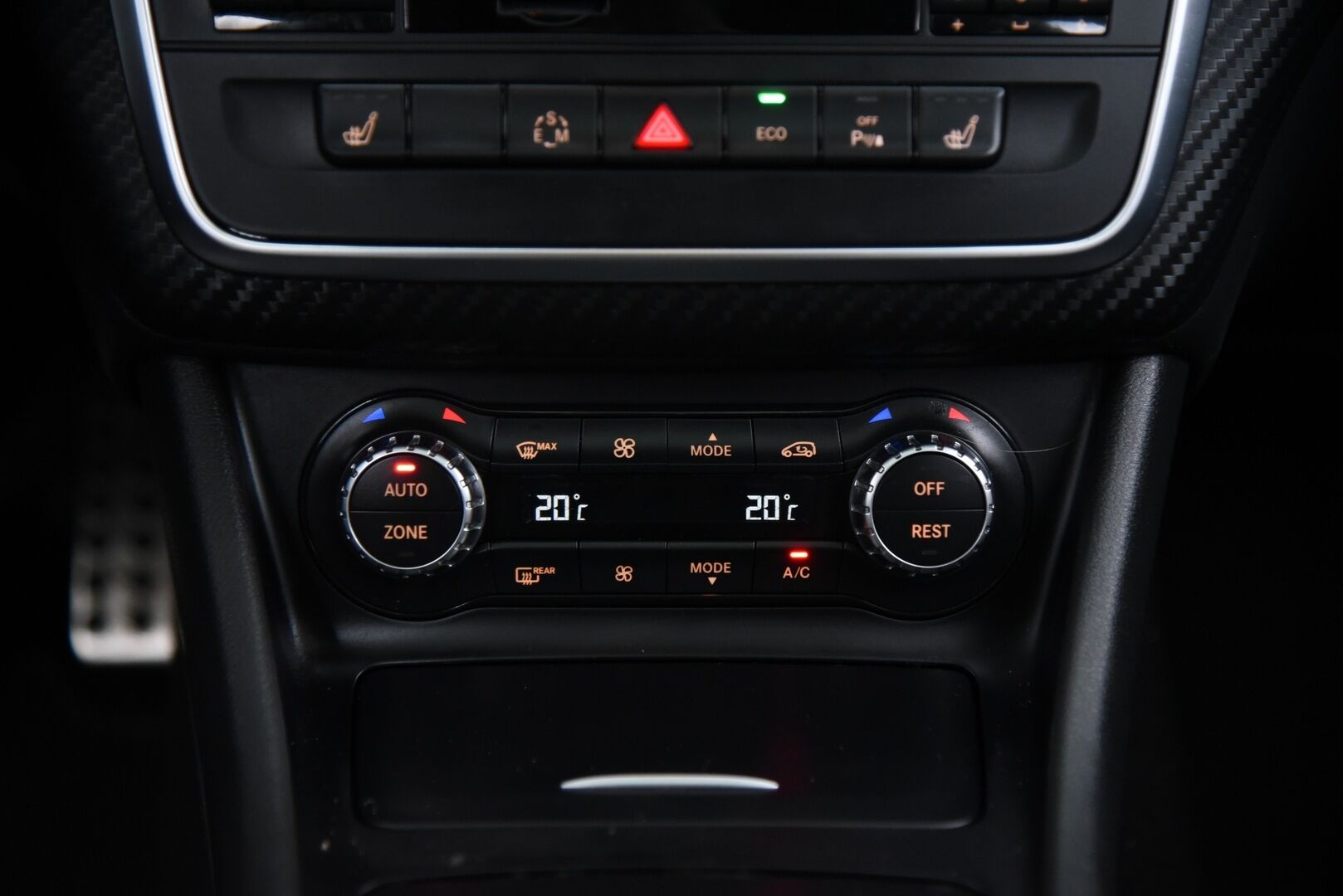 Mercedes-Benz A 2013 250 Sport A Premium Business AMG / Panorama / Harman/Kardon / Nahat / Comand / Bi-Xenon / Vakkari / - Jakoketju vaihdettu! / Punaiset vyöt / Night package /