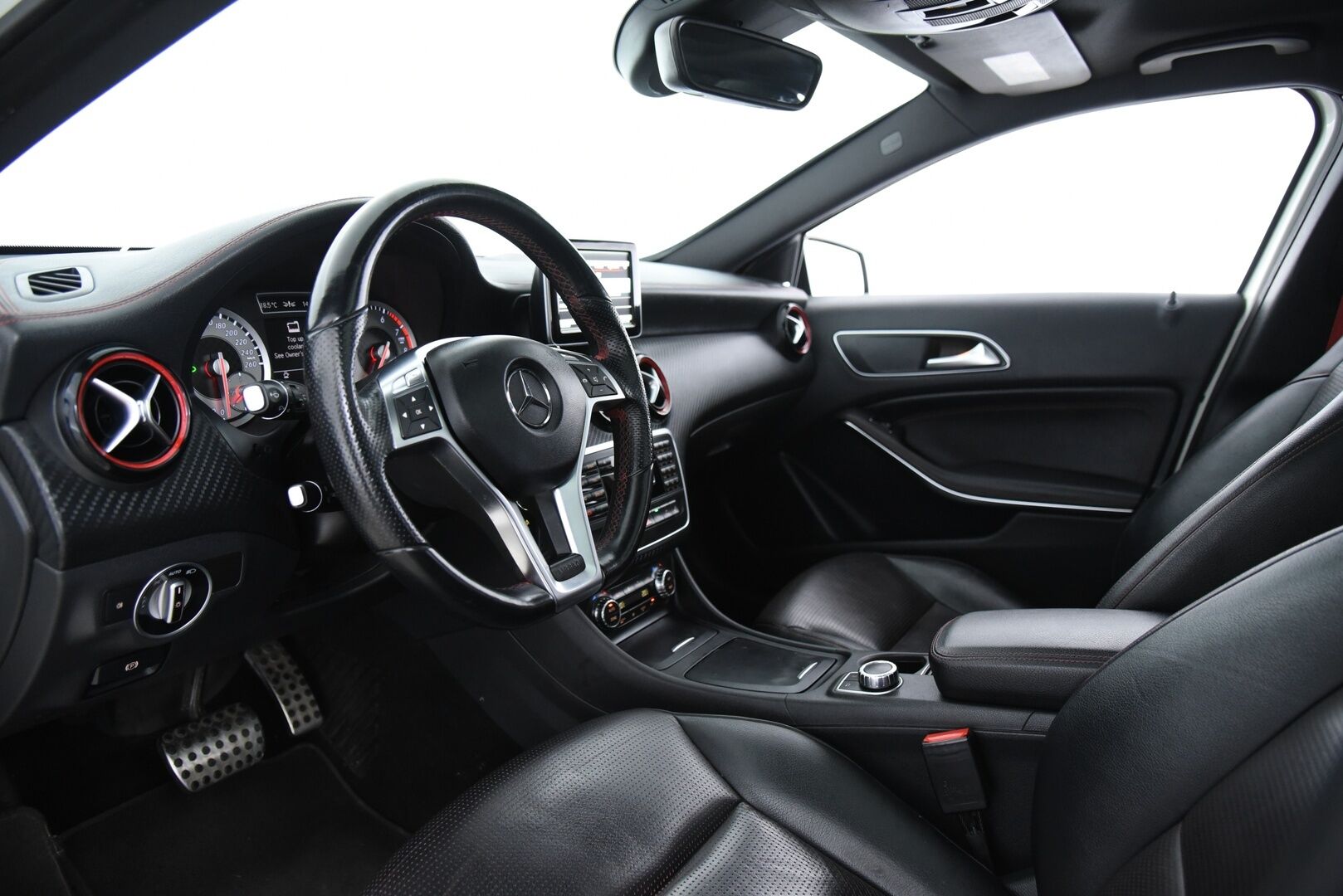 Mercedes-Benz A 2013 250 Sport A Premium Business AMG / Panorama / Harman/Kardon / Nahat / Comand / Bi-Xenon / Vakkari / - Jakoketju vaihdettu! / Punaiset vyöt / Night package /