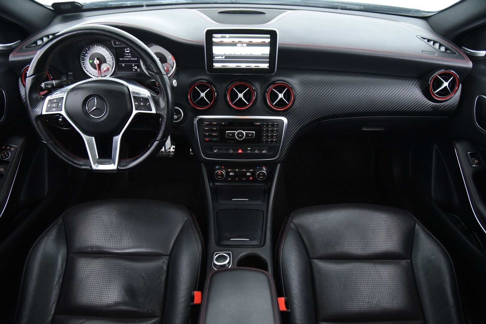 Mercedes-Benz A 2013 250 Sport A Premium Business AMG / Panorama / Harman/Kardon / Nahat / Comand / Bi-Xenon / Vakkari / - Jakoketju vaihdettu! / Punaiset vyöt / Night package /