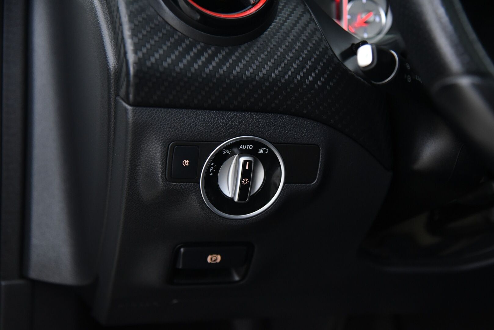 Mercedes-Benz A 2013 250 Sport A Premium Business AMG / Panorama / Harman/Kardon / Nahat / Comand / Bi-Xenon / Vakkari / - Jakoketju vaihdettu! / Punaiset vyöt / Night package /