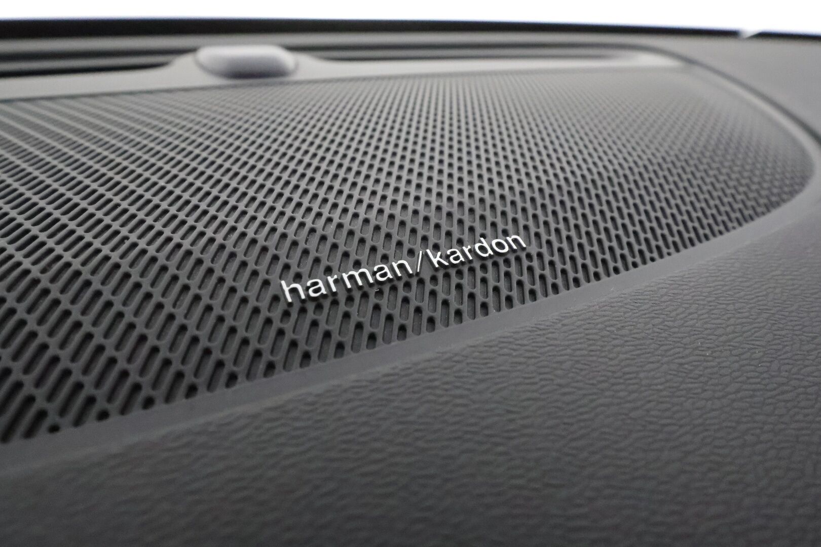 Volvo V60 2019 T8 AWD R-Design aut **Adapt.vakkari / H&K / 360° / Muistipenkit / Koukku / Webasto / Full LED / Panorama / HUD** - Suomi-auto / Merkkihuollettu / Kahdet renkaat aluvanteilla / Penkinlämmittimet takana / Ratinlämmitin / Sportti puolinahat / BLIS
