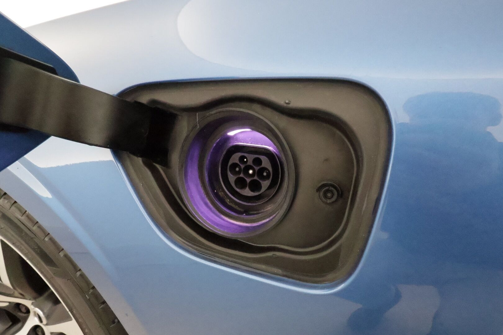 Volvo V60 2019 T8 AWD R-Design aut **Adapt.vakkari / H&K / 360° / Muistipenkit / Koukku / Webasto / Full LED / Panorama / HUD** - Suomi-auto / Merkkihuollettu / Kahdet renkaat aluvanteilla / Penkinlämmittimet takana / Ratinlämmitin / Sportti puolinahat / BLIS