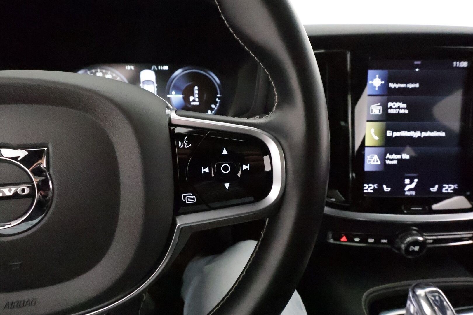 Volvo V60 2019 T8 AWD R-Design aut **Adapt.vakkari / H&K / 360° / Muistipenkit / Koukku / Webasto / Full LED / Panorama / HUD** - Suomi-auto / Merkkihuollettu / Kahdet renkaat aluvanteilla / Penkinlämmittimet takana / Ratinlämmitin / Sportti puolinahat / BLIS