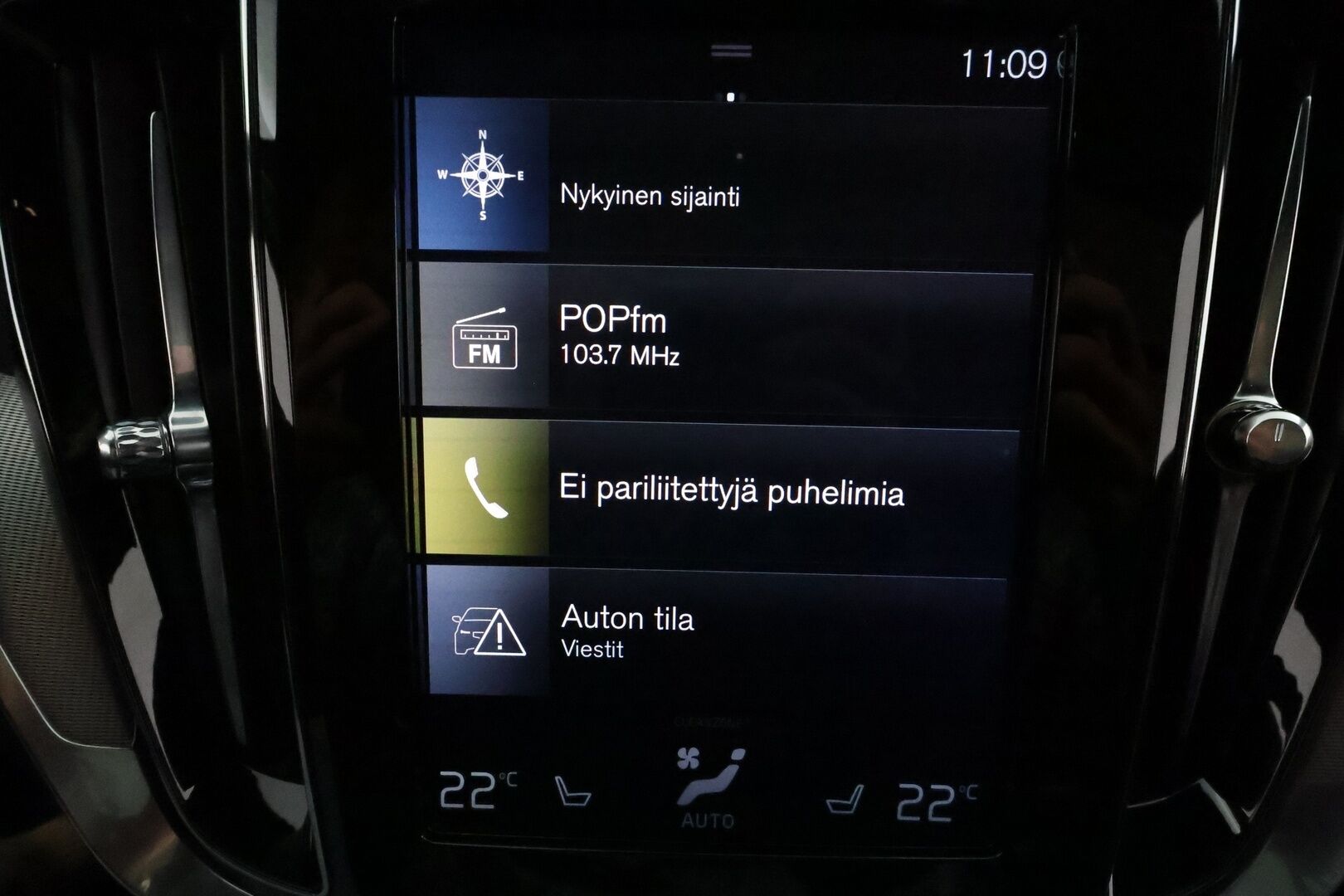 Volvo V60 2019 T8 AWD R-Design aut **Adapt.vakkari / H&K / 360° / Muistipenkit / Koukku / Webasto / Full LED / Panorama / HUD** - Suomi-auto / Merkkihuollettu / Kahdet renkaat aluvanteilla / Penkinlämmittimet takana / Ratinlämmitin / Sportti puolinahat / BLIS
