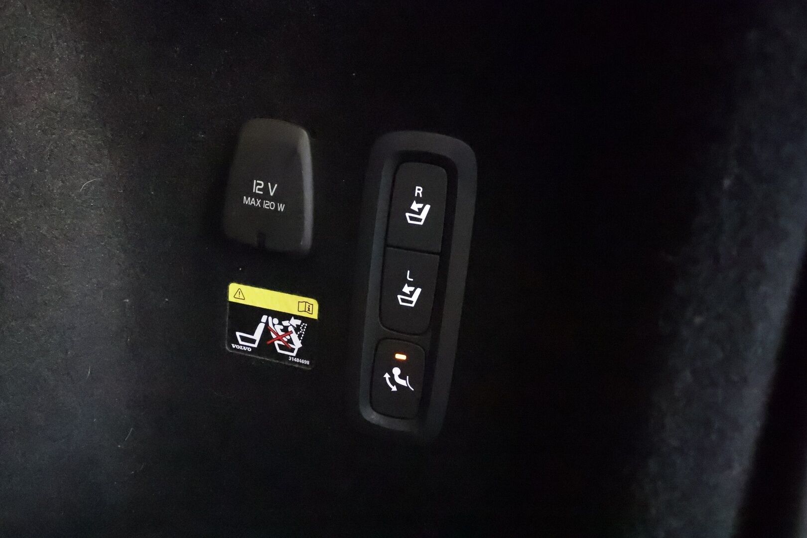 Volvo V60 2019 T8 AWD R-Design aut **Adapt.vakkari / H&K / 360° / Muistipenkit / Koukku / Webasto / Full LED / Panorama / HUD** - Suomi-auto / Merkkihuollettu / Kahdet renkaat aluvanteilla / Penkinlämmittimet takana / Ratinlämmitin / Sportti puolinahat / BLIS