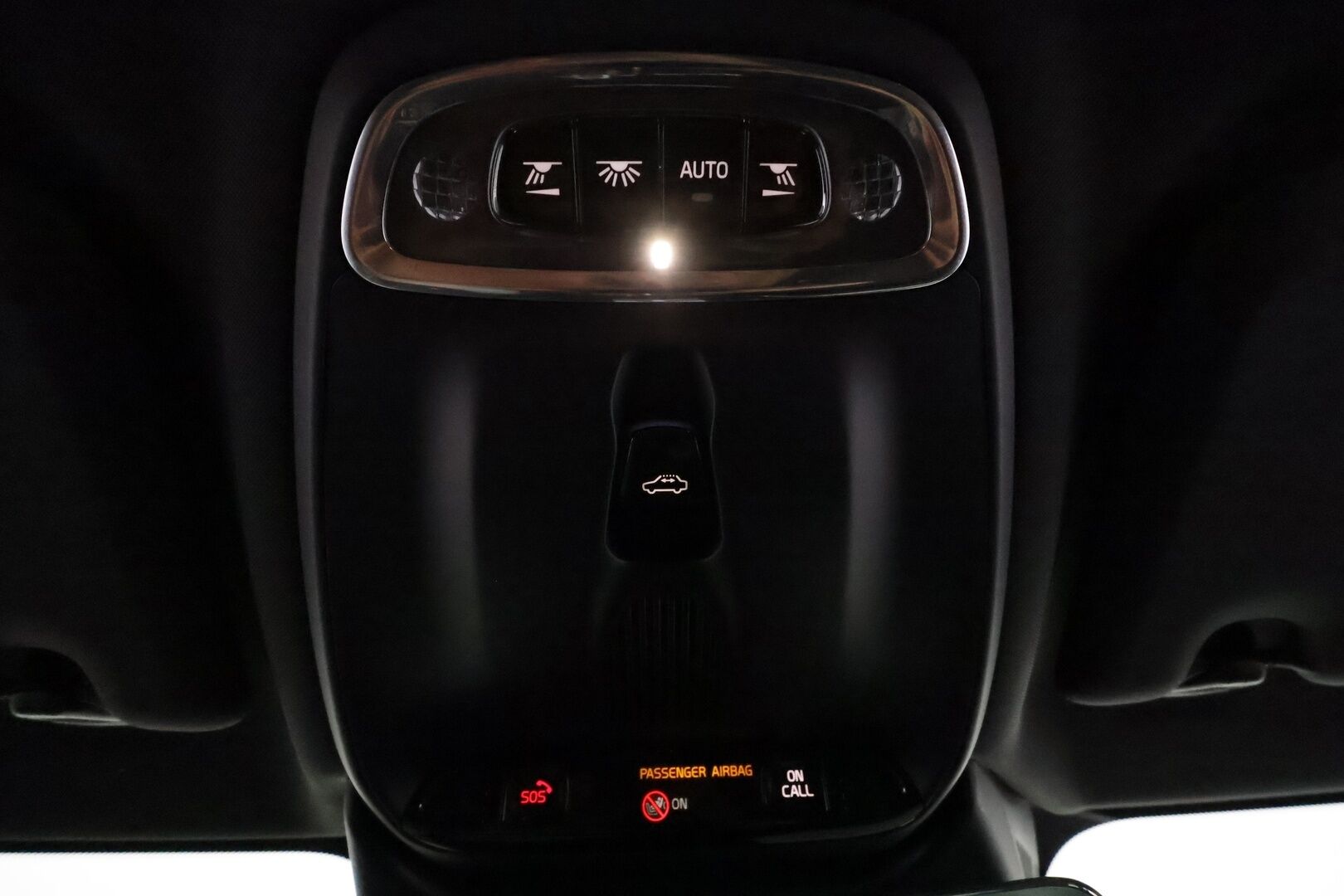 Volvo V60 2019 T8 AWD R-Design aut **Adapt.vakkari / H&K / 360° / Muistipenkit / Koukku / Webasto / Full LED / Panorama / HUD** - Suomi-auto / Merkkihuollettu / Kahdet renkaat aluvanteilla / Penkinlämmittimet takana / Ratinlämmitin / Sportti puolinahat / BLIS
