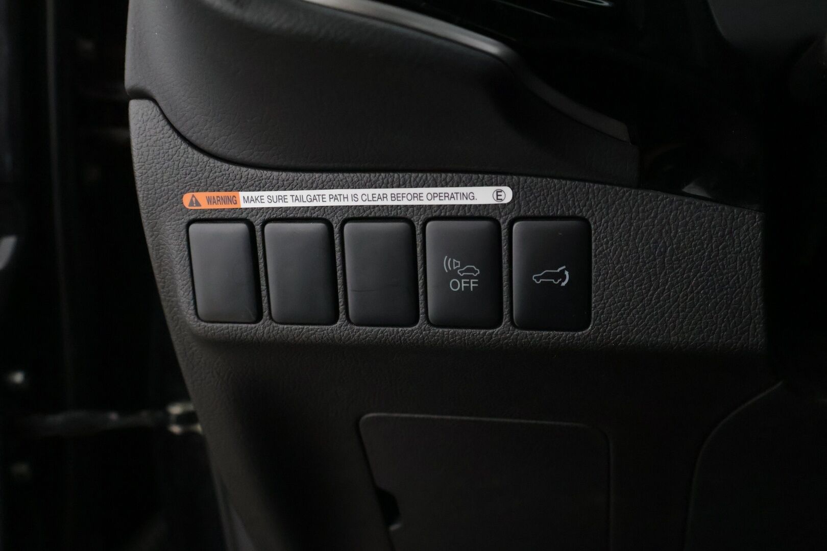 Mitsubishi Outlander PHEV 2014 Instyle Navi 4WD 5P * Nahat / Panoraama / Navi / Peruutuskamera / Rockford Premium Audio / Keylessgo * - * Juuri katsastettu / Hyvillä varusteilla  * 