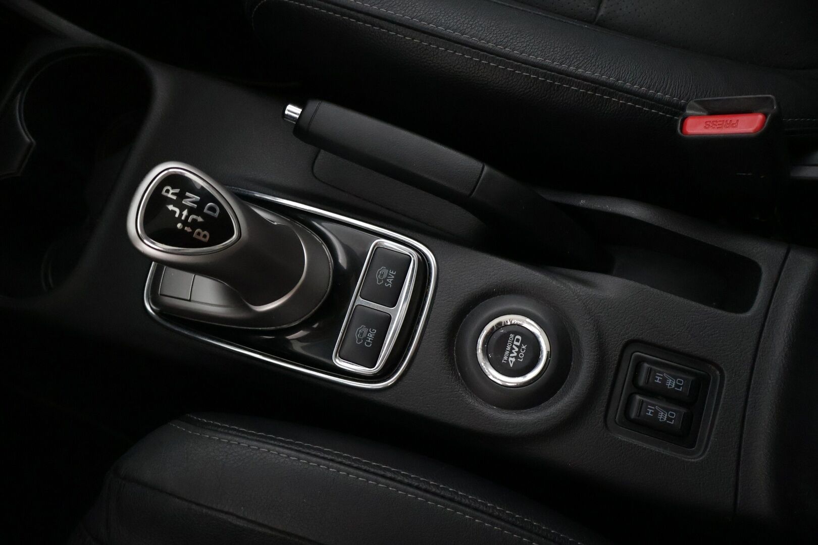Mitsubishi Outlander PHEV 2014 Instyle Navi 4WD 5P * Nahat / Panoraama / Navi / Peruutuskamera / Rockford Premium Audio / Keylessgo * - * Juuri katsastettu / Hyvillä varusteilla  * 